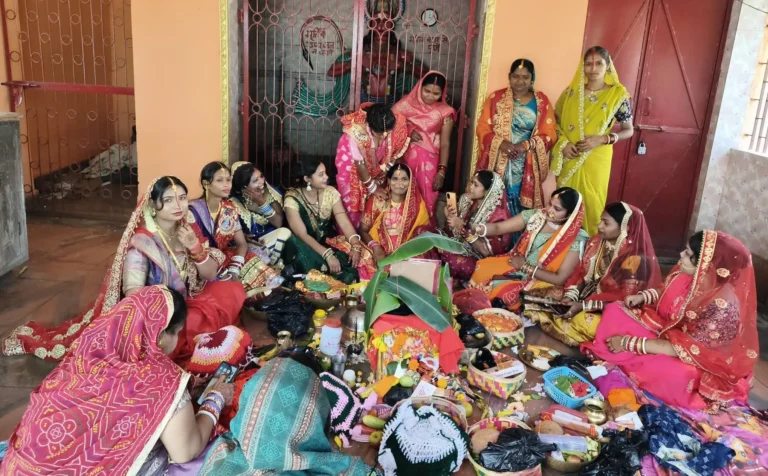 BOUNSI NEWS: तीज पर बौंसी में दिखा आस्था और परंपरा का संगम, सुहागिनों ने निर्जला व्रत रख मांगा अखंड सौभाग्य