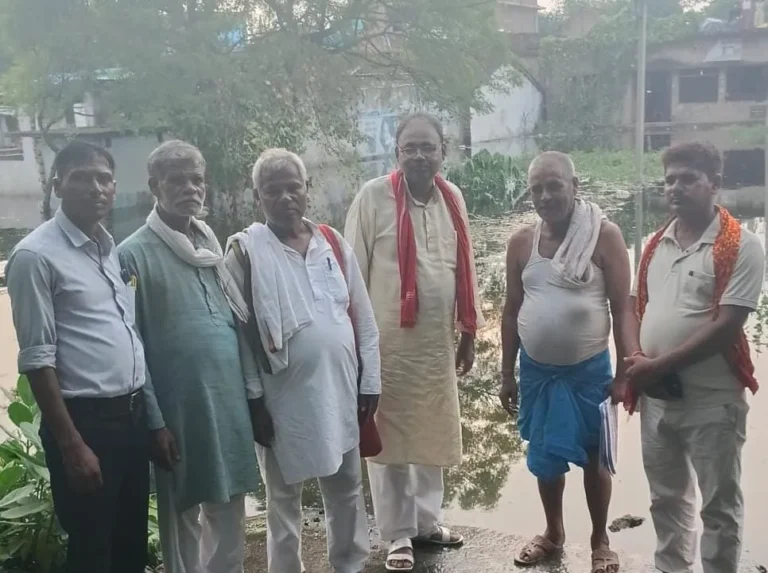 परबत्ता बाढ़ प्रभावित गांवों में पहुंची भाकपा की टीम, राहत व्यवस्था दुरुस्त करने की मांग।