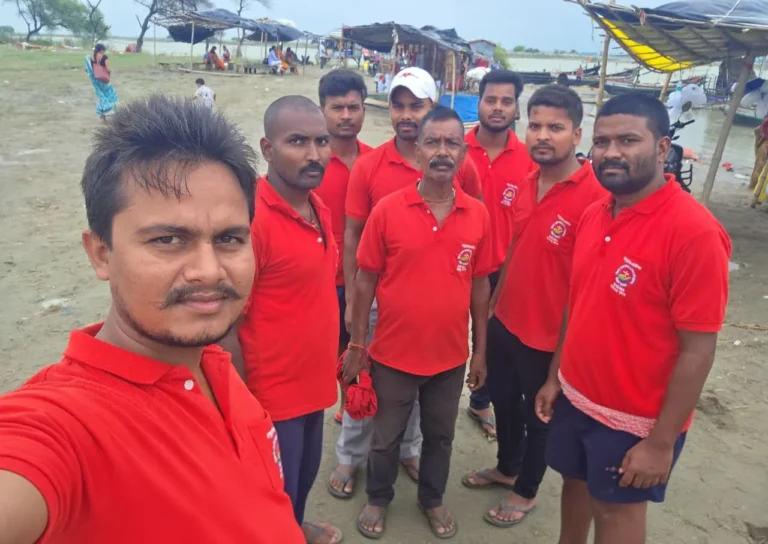 परबत्ता बाढ़ प्रभावित क्षेत्रों में आपदा मित्रों की सक्रियता, नौ लोगों की बचाई जान।