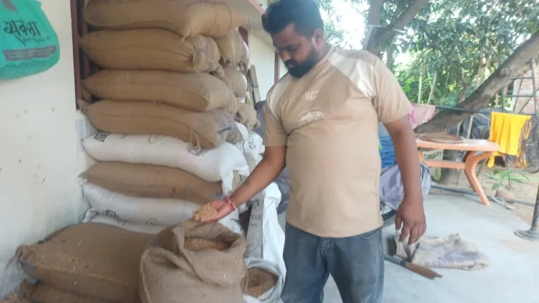 CHANDAN NEWS: पीडीएस के सड़े-गले व मिट्टीयुक्त गेहूं पर बड़ा सवाल, गरीबों के निवाले की गुणवत्ता से कब तक समझौता?