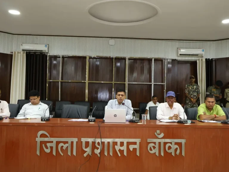 BANKA NEWS: योजनाओं की सुस्त रफ्तार पर डीएम सख्त, फार्मर रजिस्ट्री में हर दिन 400 निबंधन का लक्ष्य