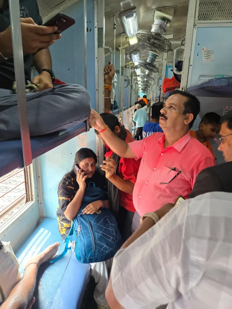 BHAGALPUR NEWS: ट्रेन में बिना टिकट सफर पड़ा महंगा, 263 यात्रियों से वसूले गए ₹2.53 लाख