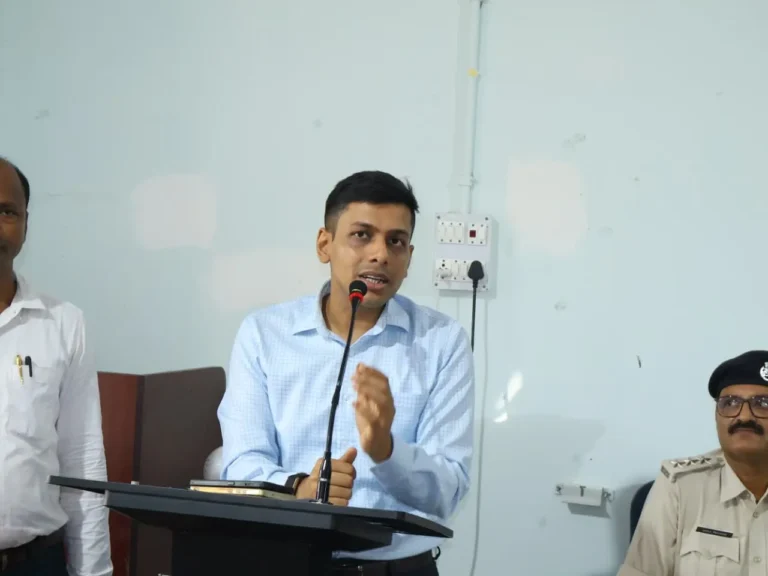 BANKA NEWS: कॉलेज की समस्या अब पोर्टल पर करें दर्ज, 30 दिनों में देना होगा समाधान; PBS कॉलेज में विद्यार्थियों से मिले डीएम