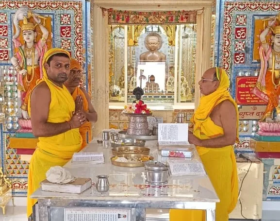 BOUNSI NEWS: शरीर को कष्ट देना नहीं, इच्छाओं पर विजय पाना है ‘उत्तम तप’; मंदारगिरी में अभिषेक-शांतिधारा से गूंजा जिनालय