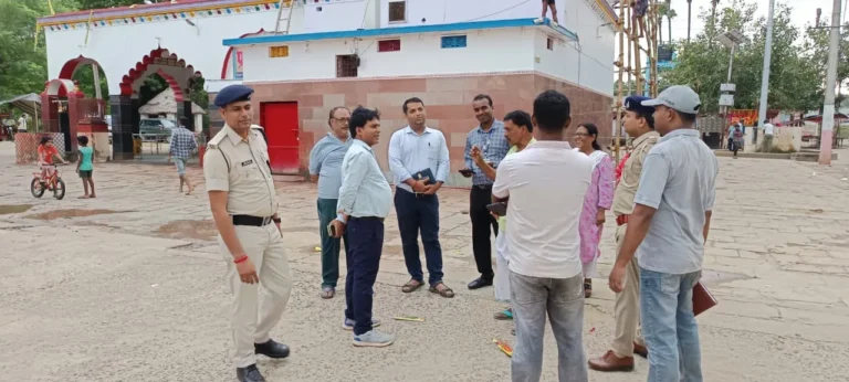 BANKA NEWS: दुर्गापूजा में भीड़ के बीच सुगम दर्शन की तैयारी, तेलडीहा मंदिर में बैरिकेडिंग से CCTV तक की हुई जांच