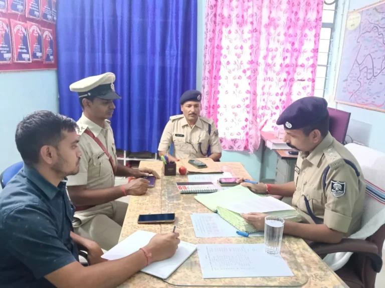 CHANDAN NEWS: आनंदपुर थाना में एसडीपीओ सुमित शेखर का औचक निरीक्षण, पुलिसिंग व्यवस्था की ली जानकारी