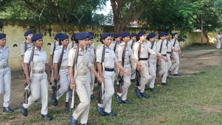 BANKA NEWS: पुलिस केंद्र में साप्ताहिक परेड, अनुशासन और पेशेवर दक्षता पर दिया गया जोर
