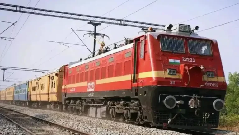 बीमार बेटी को इलाज के लिए ले जा रहे दंपती की ट्रेन से कटकर मौत, बच्ची ने भी तोड़ा दम