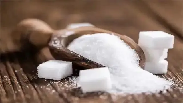 सरकार के फैसलों का दिखा असर, लगातार चौथे दिन ₹60 से नीचे रही चीनी की कीमत