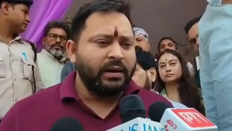 बिहार में बाढ़ के बीच ‘आशीर्वाद का दीया’ पर सियासत, तेजस्वी यादव ने सरकार से पूछे सवाल