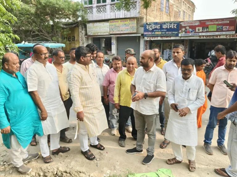 Khagaria News: ज्योतिष मिश्रा ने DM से की नाला निर्माण में लापरवाही की शिकायत,सदर विधायक बबलू मंडल के साथ किया स्थल निरीक्षण,कचहरी रोड एवं सोनमंखी-गौशाला रोड में निर्माणाधीन नाला कार्य को लेकर उठे सवाल,मौके पर पहुंचकर निर्माण की स्थिति का लिया जायजा