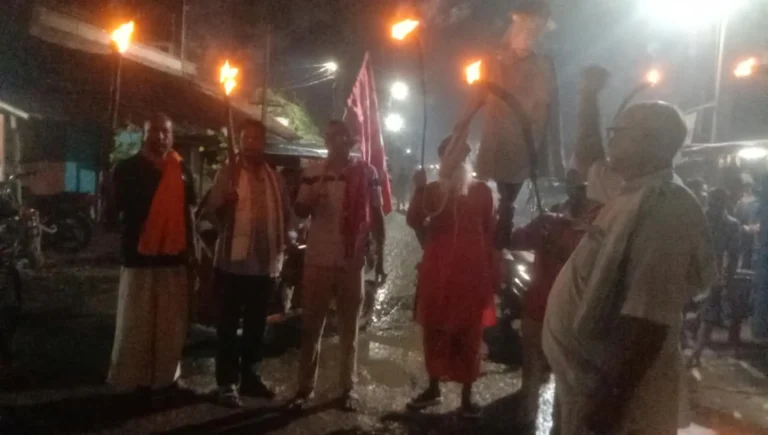 Khagaria News: परबत्ता में सीपीएम का मशाल जुलूस, मुख्य चुनाव आयुक्त का पुतला फूंका