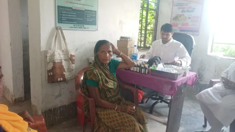 CHANDAN NEWS: कुसोना हेल्थ एंड वेलनेस सेंटर की बदहाल व्यवस्था, जर्जर भवन में स्वास्थ्य सेवा देने को मजबूर कर्मी