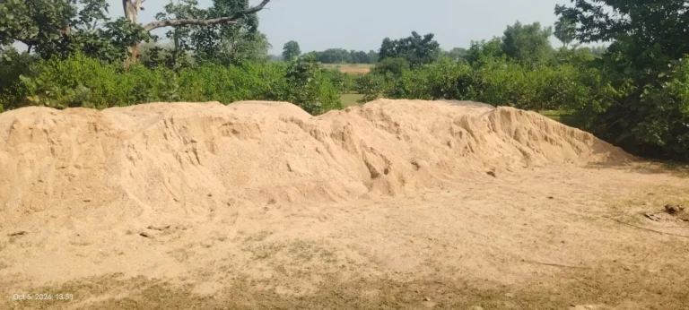 CHANDAN NEWS: अवैध बालू कारोबार पर सवाल, छोटा कुसुमघाट में भंडारण का आरोप