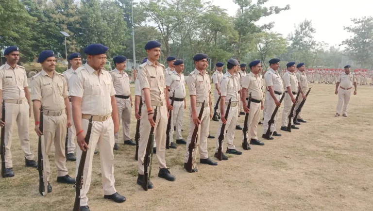 BANKA NEWS: पुलिस केंद्र में साप्ताहिक परेड का निरीक्षण