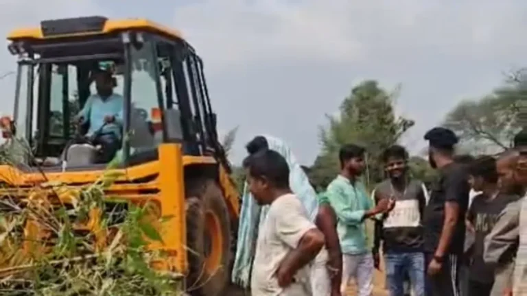 CHANDAN NEWS: बेलहर विधायक मनोज यादव की पहल पर झझवा झरना दुर्गा मंदिर का रास्ता हुआ सुगम