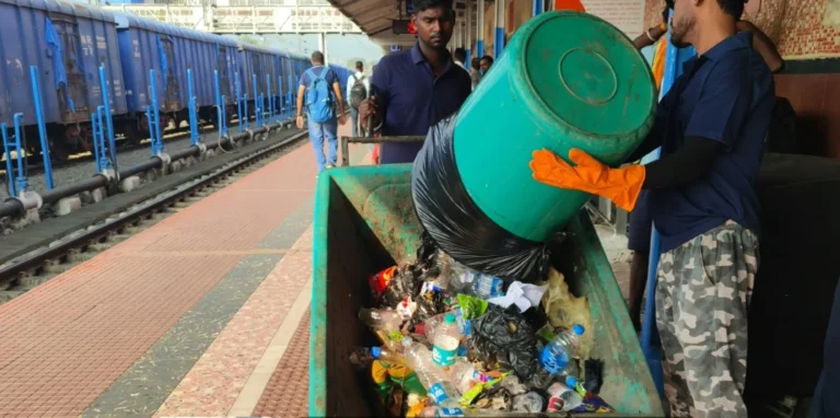 BHAGALPUR NEWS: रेलवे स्टेशनों की सफाई पर जोर, मालदा मंडल में स्वच्छता अभियान तेज