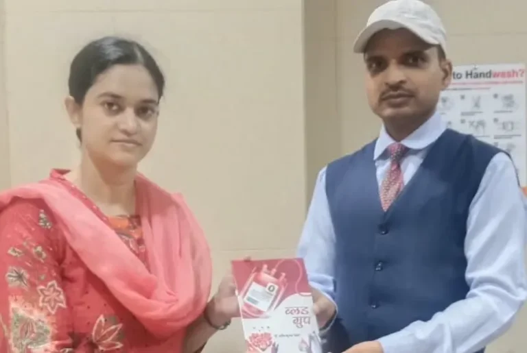 BANKA NEWS: बांका के शिक्षक डॉ. प्रवीण कुमार प्रणव ने एम्स देवघर में चिकित्सकों को भेंट की ‘ब्लड ग्रुप’ पुस्तक