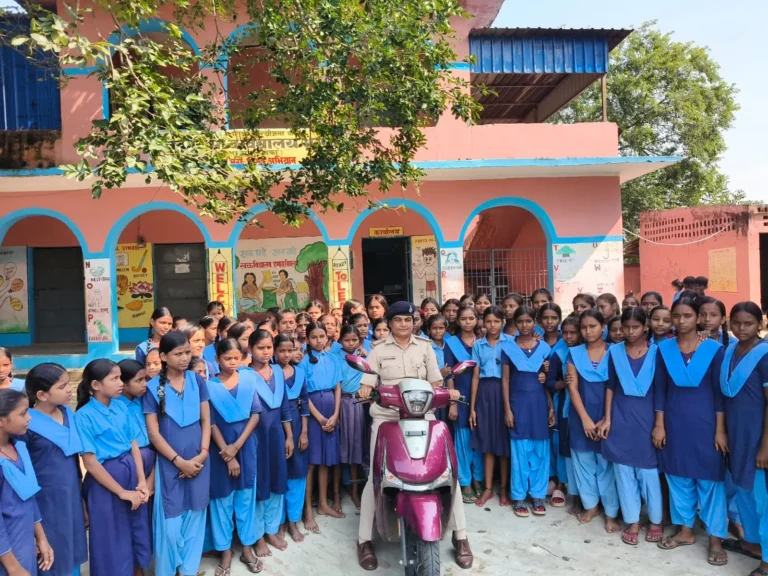 BANKA NEWS: छात्राओं की सुरक्षा पर बांका पुलिस का फोकस, स्कूल-कॉलेजों के आसपास ‘पुलिस दीदी’ की निगरानी