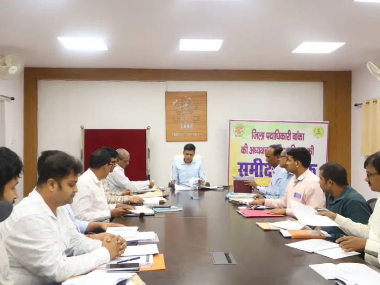 BANKA NEWS: बांका में स्कूलों की निगरानी तेज, लापरवाही पर शिक्षकों से जवाब-तलब