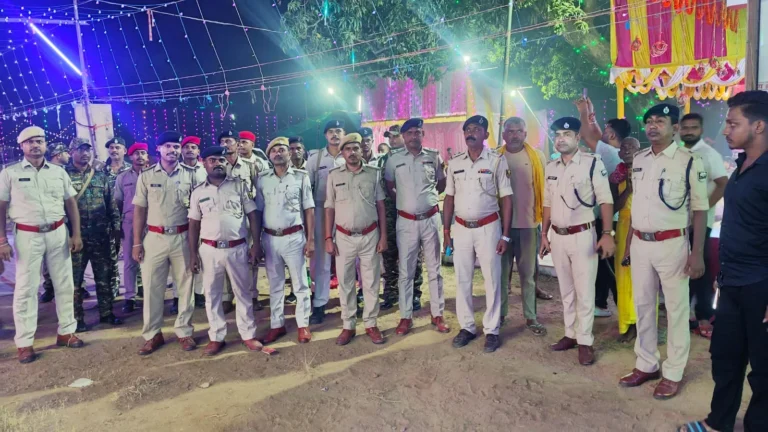 BANKA NEWS: दुर्गा पूजा पर बांका पुलिस का सुरक्षा कवच तैयार, पंडालों से संवेदनशील इलाकों तक कड़ी निगरानी