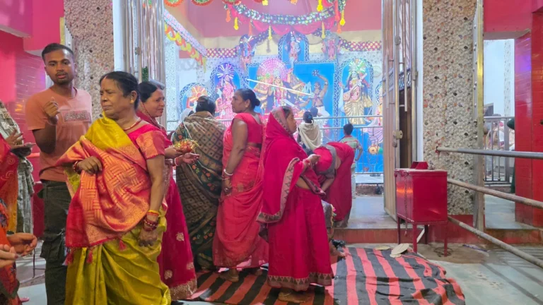 BOUNSI NEWS: बौंसी में दुर्गा पूजा की धूम, देवी कालरात्रि की आराधना से भक्तिमय हुआ माहौल, डलिया चढ़ाने को लेकर श्रद्धालुओं में खास उत्साह
