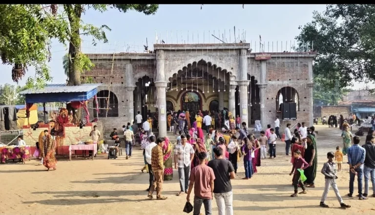 CHANDAN NEWS: अष्टमी पर मां महागौरी की पूजा को उमड़े श्रद्धालु, 500 साल पुराने सिद्धपीठ दुर्गा मंदिर का इतिहास रहस्य