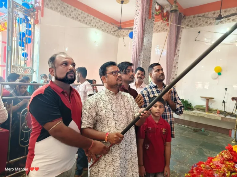 BOUNSI NEWS: छह फीट लंबी अगरबत्ती से मां दुर्गा की आराधना, पुरानी हाट मंदिर में दिखा अनोखा भक्तिभाव