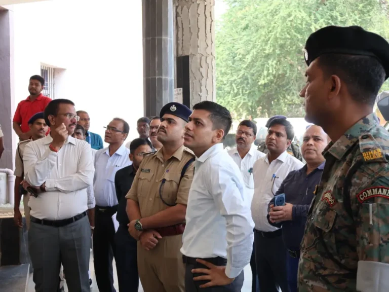 BANKA NEWS: कोशी स्नातक चुनाव की तैयारियों का डीएम-एसपी ने लिया जायजा, मतदान केंद्रों पर सुविधाएं दुरुस्त करने के निर्देश