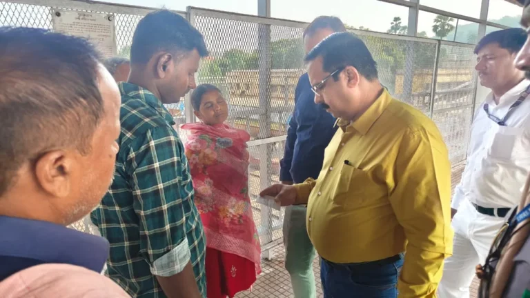 BHAGALPUR NEWS: त्योहारों में रेलवे का सख्त टिकट चेकिंग अभियान, 122 मामले पकड़े गए; ₹77,780 जुर्माना वसूला