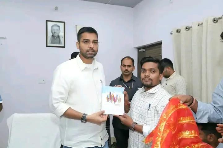 CHANDAN NEWS: पंचायत की समस्याओं को लेकर मंत्री से मिले कमलकान्त कुमार