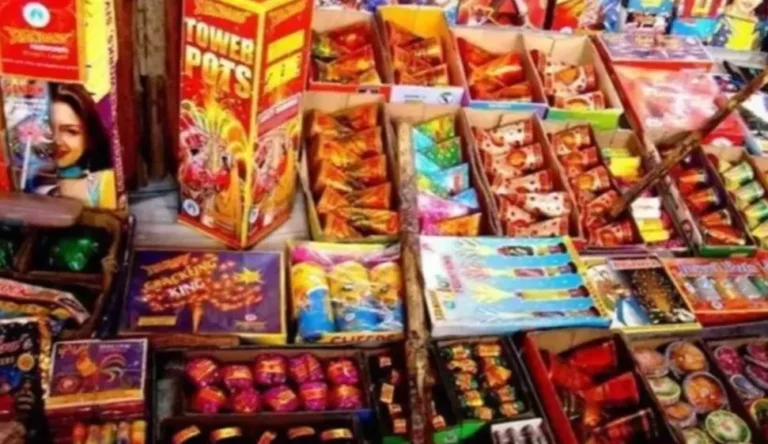 BANKA NEWS: बांका में अवैध पटाखों के कारोबार पर प्रशासन सख्त, जिलेभर में छापेमारी के निर्देश