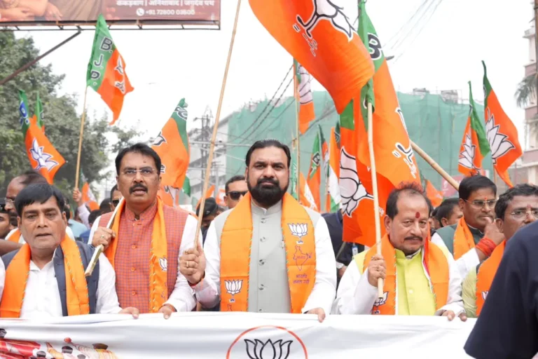 BIHAR NEWS: लोकतंत्र बचाओ, अराजकता हटाओ: पटना में मुख्यमंत्री सम्राट चौधरी की पदयात्रा, कारगिल चौक से जेपी गोलंबर तक किया पैदल मार्च