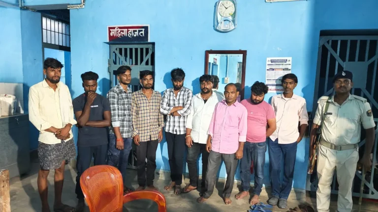BOUNSI NEWS: दलिया गांव में आधी रात पुलिस का छापा, जुआ खेलने के आरोप में 9 गिरफ्तार