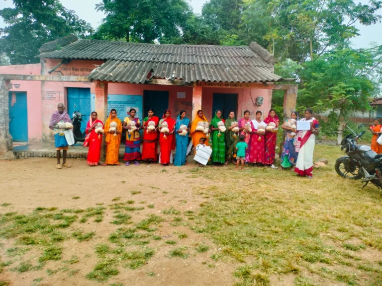 BANKA NEWS: शिकायतों के बाद जागा विभाग, खैरखुट्टी आंगनबाड़ी केंद्र पर 33 लाभार्थियों को मिला राशन