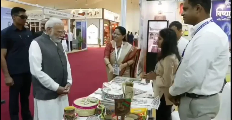 BIHAR NEWS: राष्ट्रीय एकता दिवस 2026: बिहार के स्टॉल पर पहुंचे माननीय प्रधानमंत्री का मिथिला पाग से स्वागत